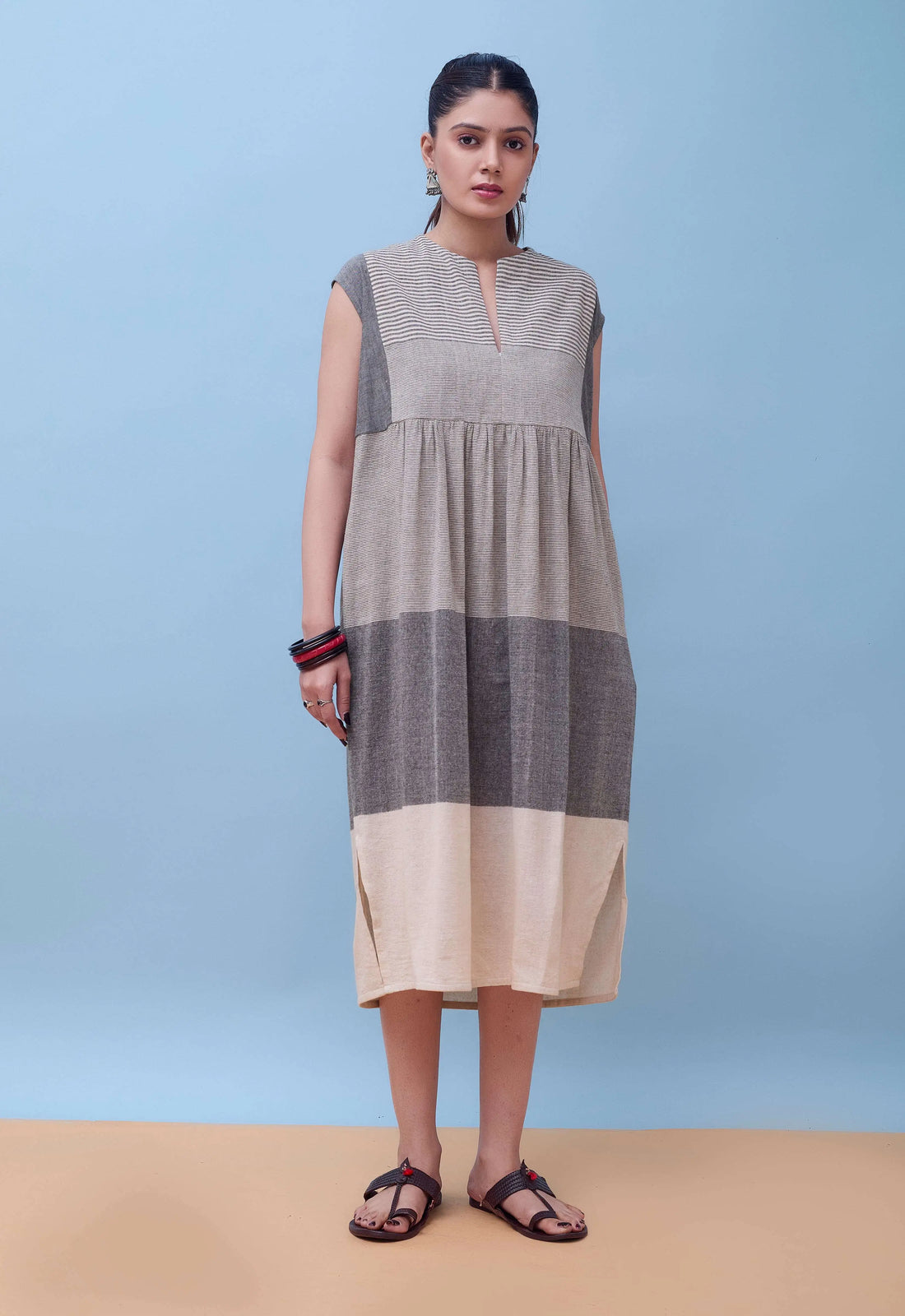The Anvi Midi Dress